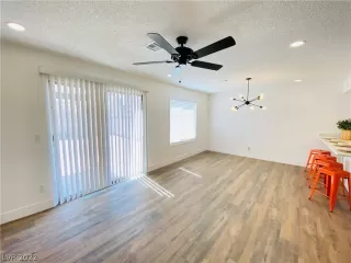 Photo #4: 2379520 Listing