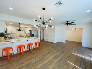 Photo #5: 2379520 Listing