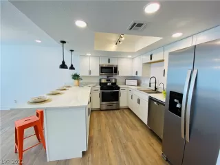 Photo #6: 2379520 Listing