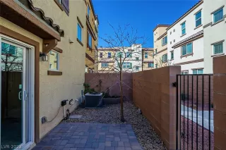 Photo #4: 2379528 Listing