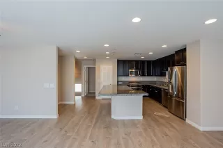 Photo #5: 2379528 Listing