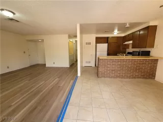 Photo #5: 2379536 Listing 