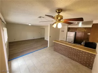 Photo #6: 2379536 Listing 