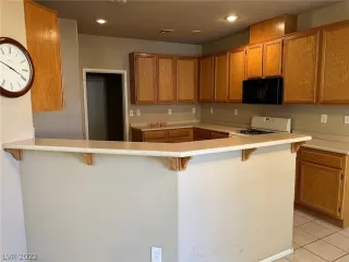 Photo #5: 2379543 Listing