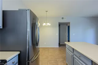 Photo #5: 2379586 Listing