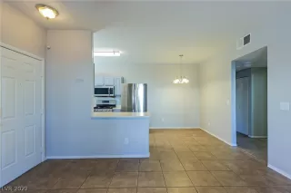 Photo #6: 2379586 Listing