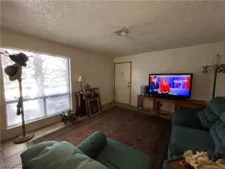 Photo #5: 2379599 Listing