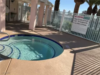 Photo #4: 2379612 Listing