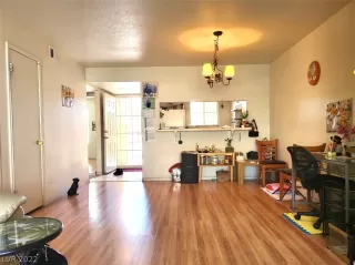 Photo #4: 2379633 Listing 