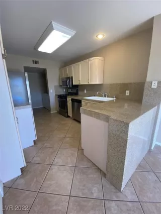 Photo #6: 2379664 Listing 