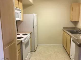 Photo #2: 2379671 Listing