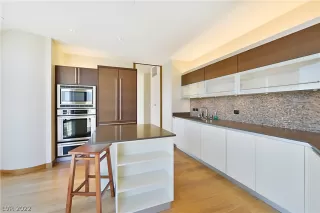 Photo #5: 2379740 Listing 