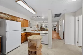 Photo #2: 2379747 Listing