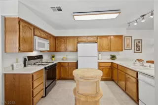 Photo #3: 2379747 Listing