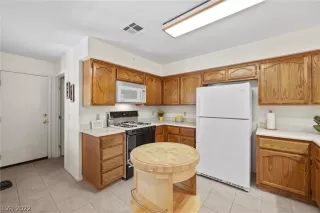 Photo #4: 2379747 Listing