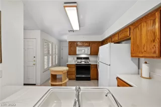 Photo #5: 2379747 Listing