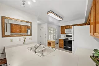 Photo #6: 2379747 Listing