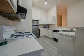 Photo #6: 2379758 Listing