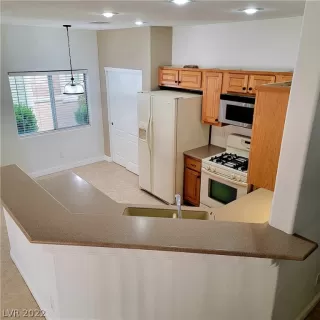 Photo #4: 2379771 Listing