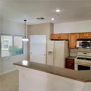 Photo #5: 2379771 Listing