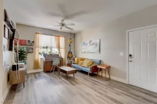 Photo #4: 2379776 Listing