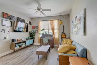 Photo #5: 2379776 Listing