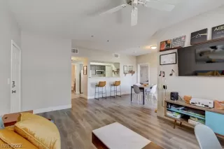 Photo #6: 2379776 Listing