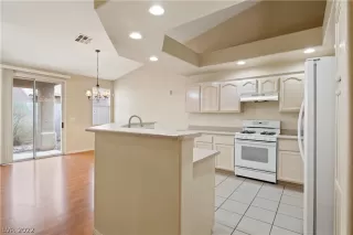 Photo #4: 2379802 Listing 