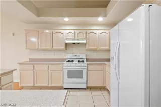 Photo #5: 2379802 Listing 