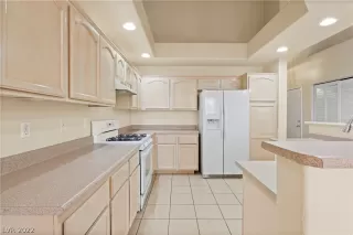 Photo #6: 2379802 Listing 