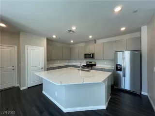 Photo #2: 2379805 Listing 