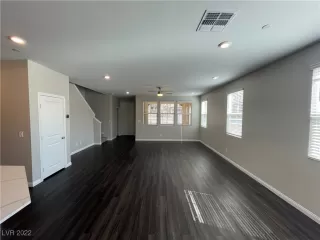 Photo #4: 2379805 Listing 