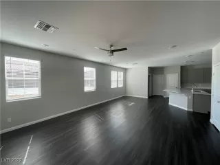 Photo #5: 2379805 Listing 