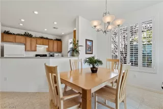 Photo #4: 2379808 Listing 