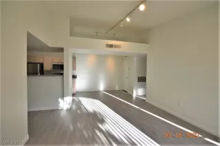 Photo #4: 2379826 Listing