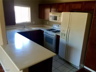 Photo #5: 2379833 Listing 