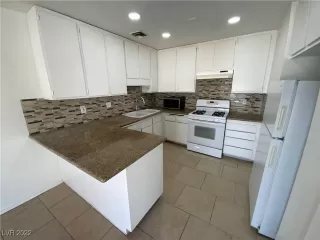 Photo #6: 2379849 Listing 