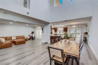 Photo #6: 2379857 Listing 