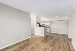 Photo #3: 2379874 Listing