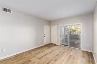 Photo #5: 2379874 Listing