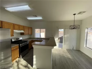 Photo #4: 2379879 Listing