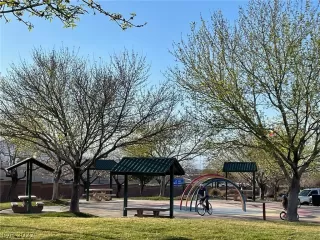 Photo #5: 2379879 Listing