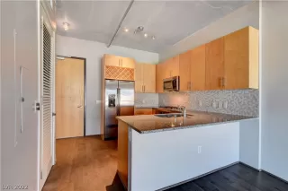 Photo #2: 2379882 Listing