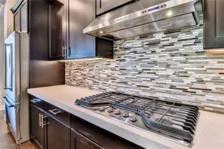 Photo #6: 2379884 Listing 