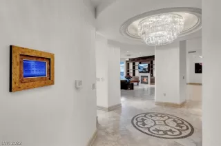 Photo #3: 2379916 Listing