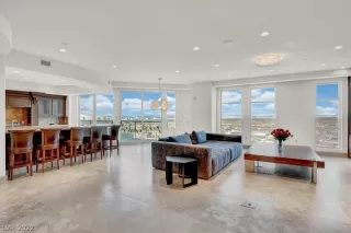 Photo #5: 2379916 Listing