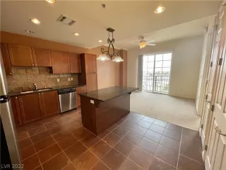 Photo #3: 2379937 Listing 