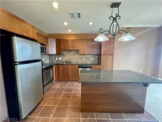 Photo #4: 2379937 Listing 