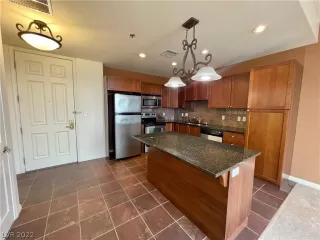 Photo #5: 2379937 Listing 