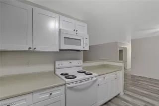 Photo #3: 2379970 Listing 